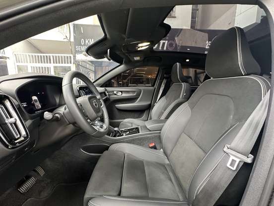 VOLVO-C40-2023