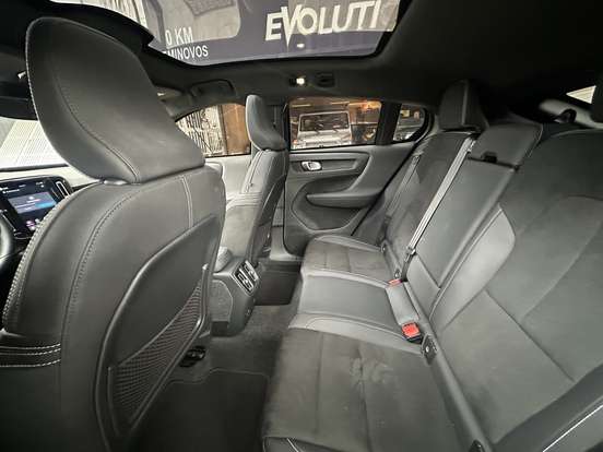VOLVO-C40-2023