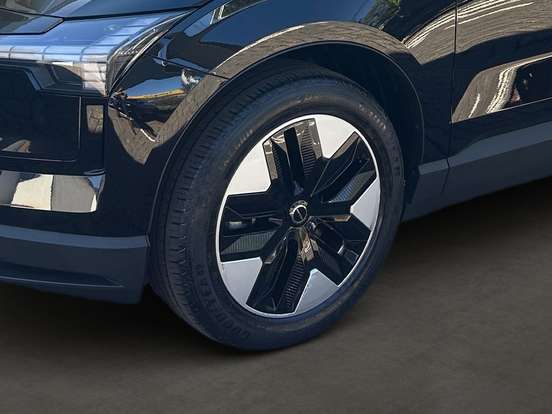 VOLVO-EX30-2024
