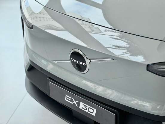 VOLVO-EX30-2025