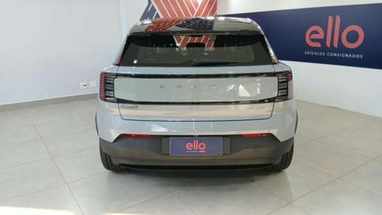 VOLVO-EX30-2025