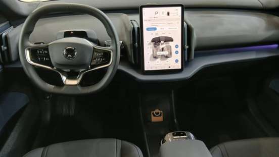VOLVO-EX30-2025