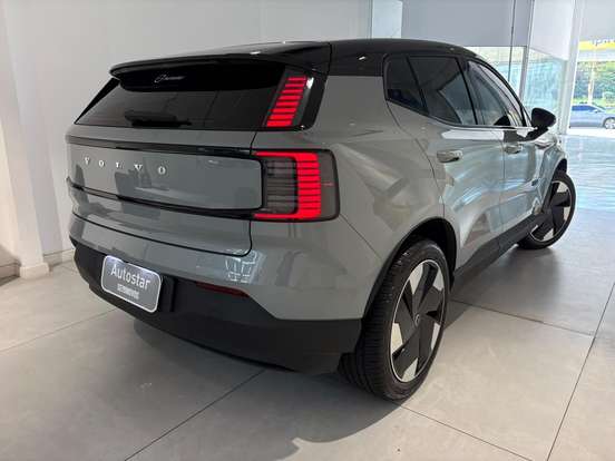 VOLVO-EX30-2025