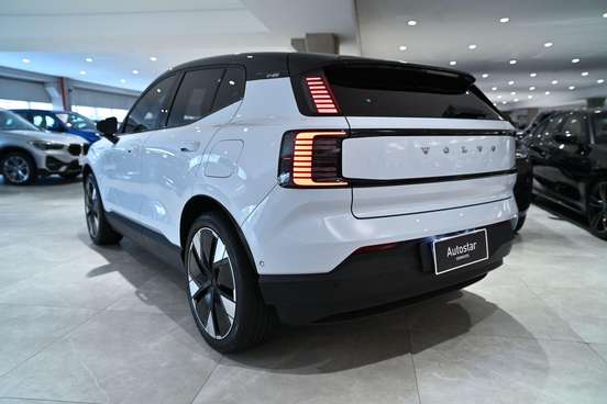 VOLVO-EX30-2024
