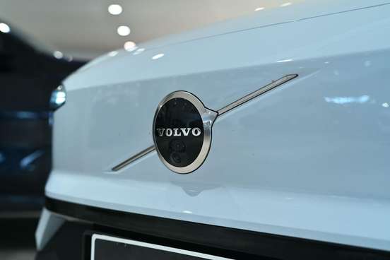 VOLVO-EX30-2024