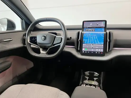 VOLVO-EX30-2024