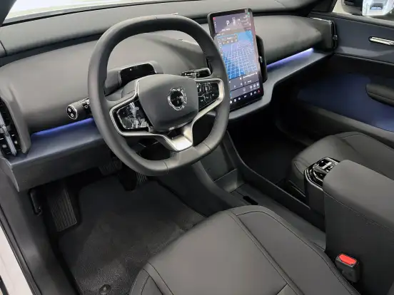 VOLVO-EX30-2024