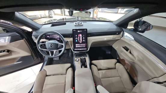 VOLVO-EX90-2024