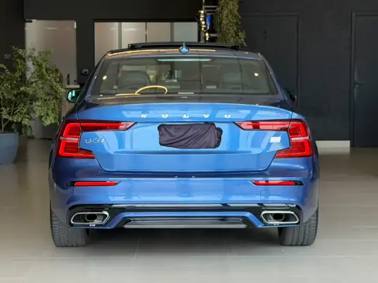 VOLVO-S60-2.0 T8 R-DESIGN HÍBRIDO 4P AUTOMÁTICO VOLVO-S60-2020