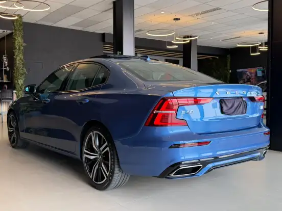 VOLVO-S60-2.0 T8 R-DESIGN HÍBRIDO 4P AUTOMÁTICO VOLVO-S60-2020