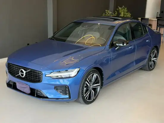 VOLVO-S60-2.0 T8 R-DESIGN HÍBRIDO 4P AUTOMÁTICO VOLVO-S60-2020