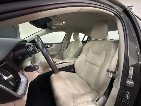 VOLVO-S60-2.0 T4 MOMENTUM GASOLINA 4P AUTOMÁTICO VOLVO-S60-2019