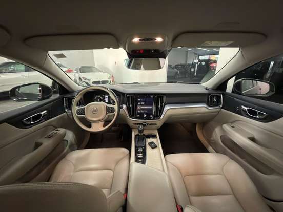 VOLVO-S60-2.0 T4 MOMENTUM GASOLINA 4P AUTOMÁTICO VOLVO-S60-2019