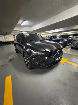 VOLVO-XC40-2021