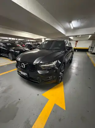 VOLVO-XC40-2021