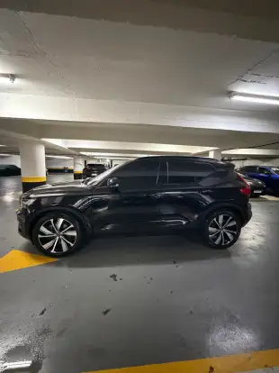 VOLVO-XC40-2021