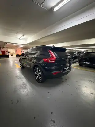VOLVO-XC40-2021