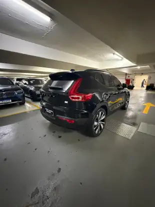 VOLVO-XC40-2021