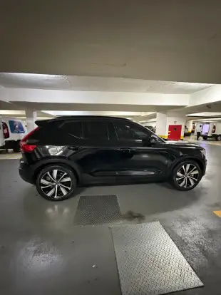 VOLVO-XC40-2021