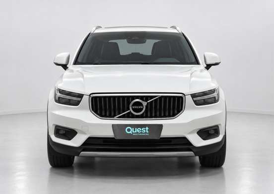 VOLVO-XC40-2021