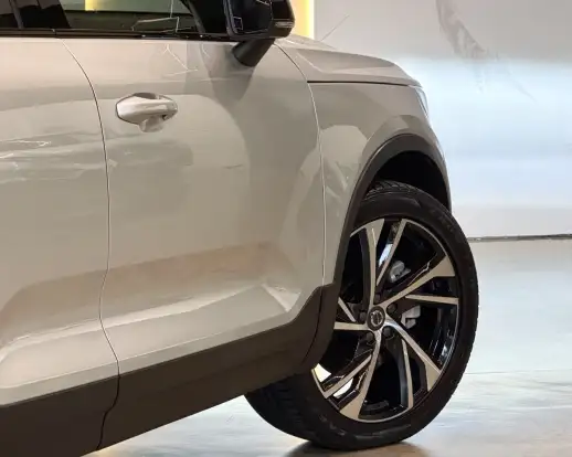 VOLVO-XC40-2019