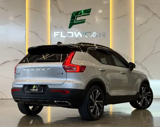 VOLVO-XC40-2019