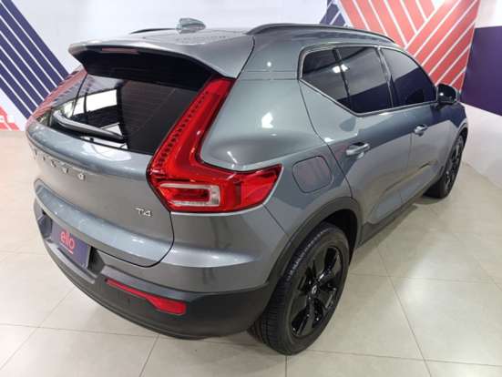 VOLVO-XC40-2019