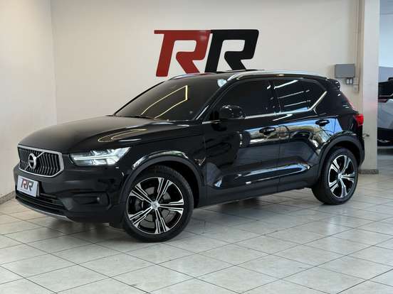 VOLVO-XC40-2020