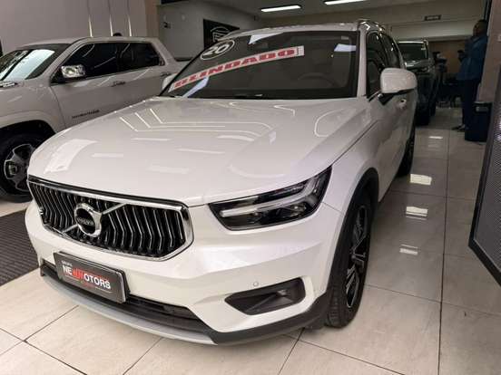 VOLVO-XC40-2020