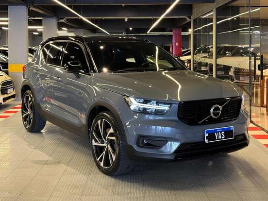 VOLVO-XC40-2019