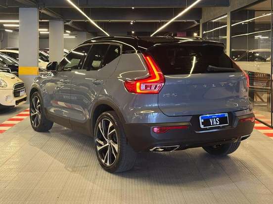 VOLVO-XC40-2019