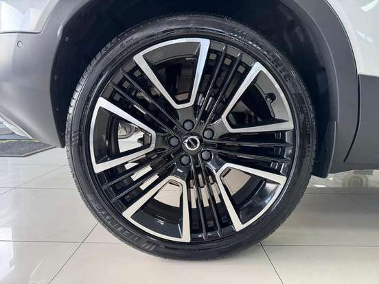 VOLVO-XC40-2019