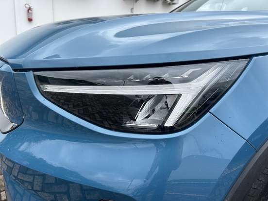 VOLVO-XC40-2022