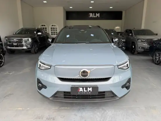 VOLVO-XC40-2023
