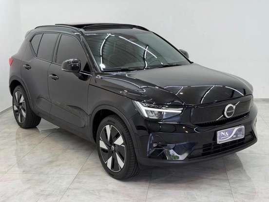 VOLVO-XC40-2023