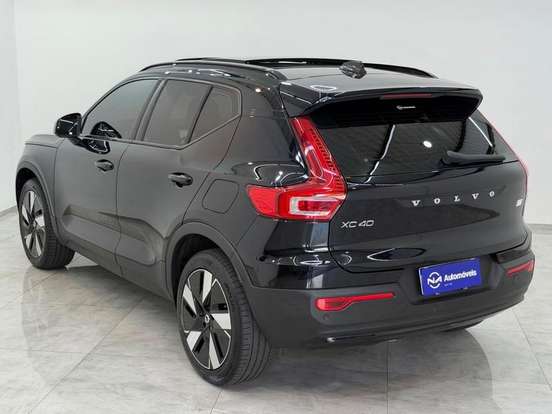 VOLVO-XC40-2023