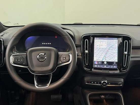 VOLVO-XC40-2023