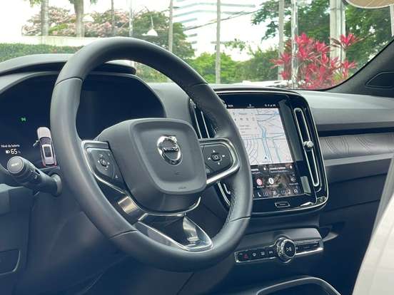 VOLVO-XC40-2023
