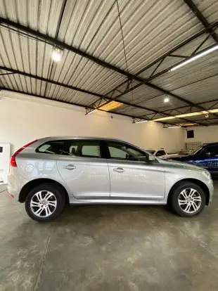 VOLVO-XC60-2015