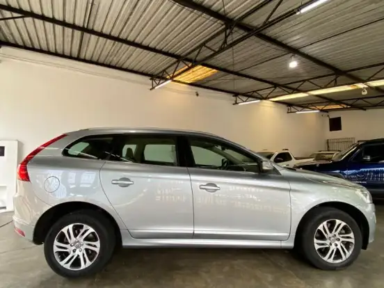VOLVO-XC60-2.0 T5 COMFORT FWD TURBO GASOLINA 4P AUTOMÁTICO VOLVO-XC60-2015