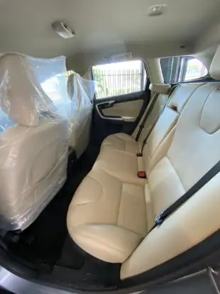 VOLVO-XC60-2015