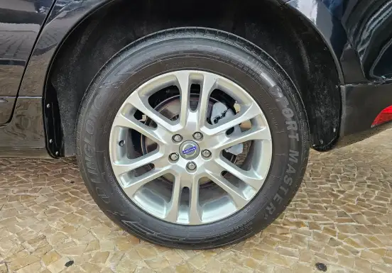 VOLVO-XC60-2014