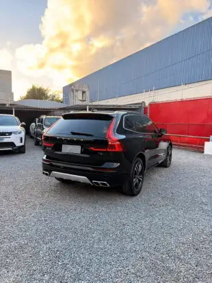 VOLVO-XC60-2020