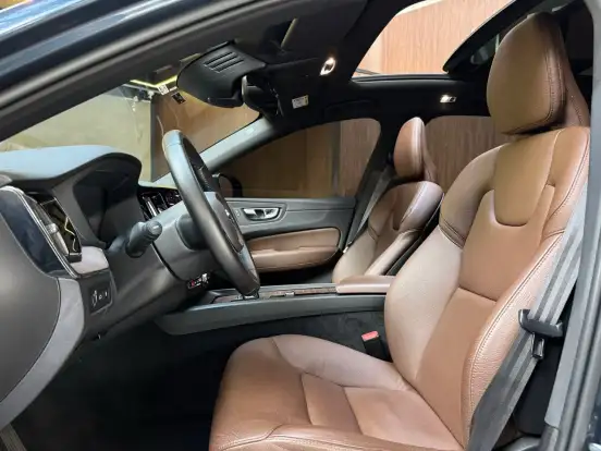 VOLVO-XC60-2021
