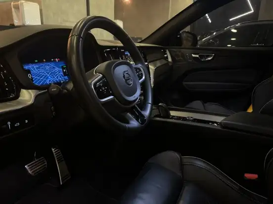 VOLVO-XC60-2021