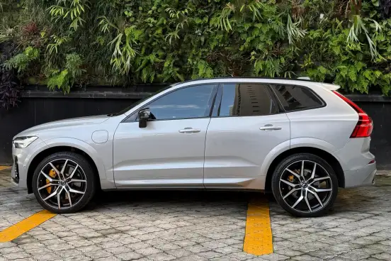 VOLVO-XC60-2023