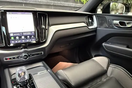 VOLVO-XC60-2023