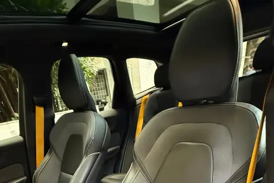 VOLVO-XC60-2023
