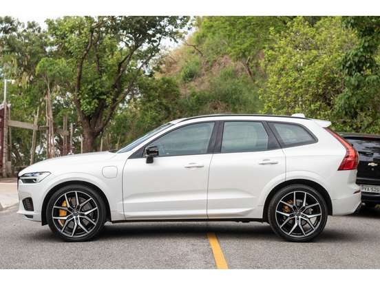 VOLVO-XC60-2021