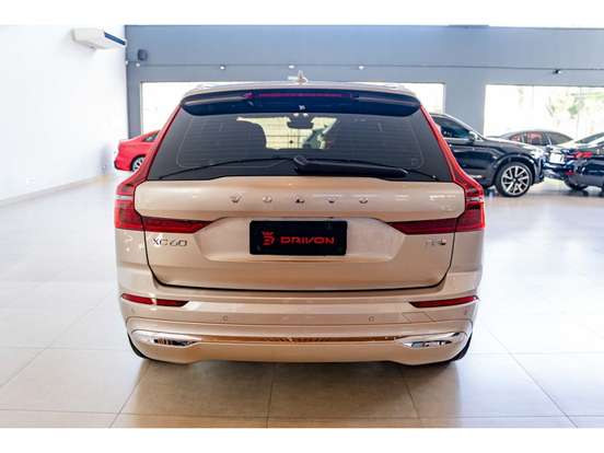 VOLVO-XC60-2025
